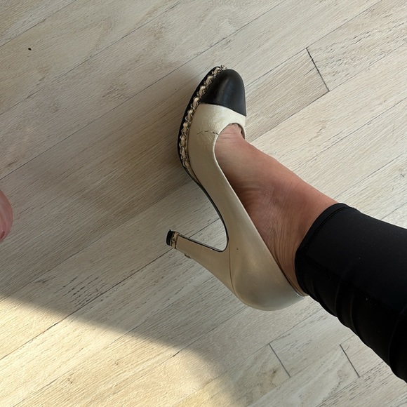 Vintage Chanel heel with chain and black peak toe - Picture 8 of 8